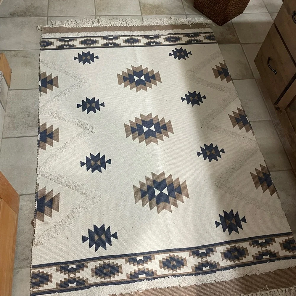 4x6 Rug - Picture 2 of 7